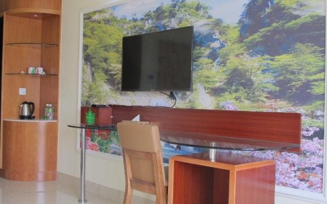 Fengxianghu Hotel (Haikou East High-speed Railway Station)