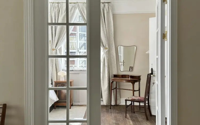 Shanghai Hills& Art Suite 15