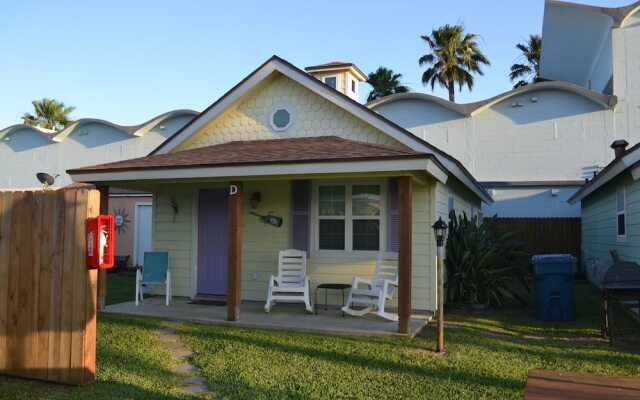 Candlelight Cottages by the Beach