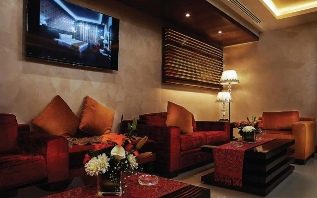 Seven Roses Hotel