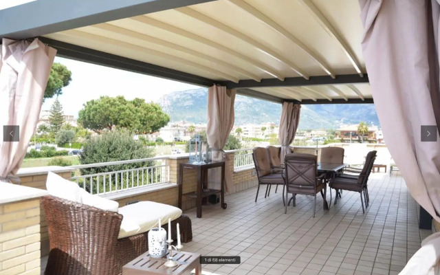 Prestigioso Attico 20 mt dal mare