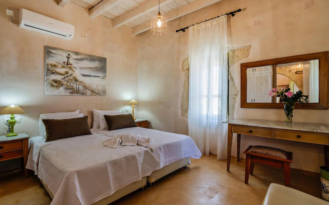 Holiday House, Castellos