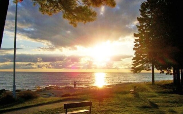 Glidden Lodge Beach Resort