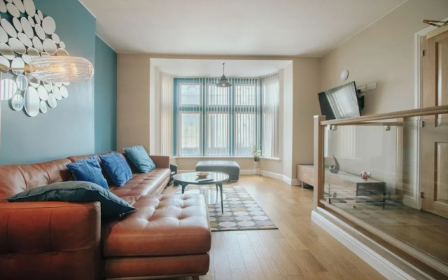 Stunning Quiet Apartment in Historic Building