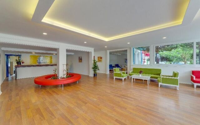 Santa Family Club Hotel