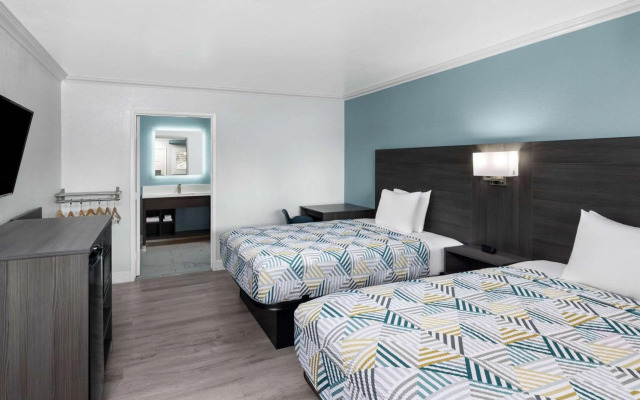 Travelodge by Wyndham Lemoore Near Naval Air Station