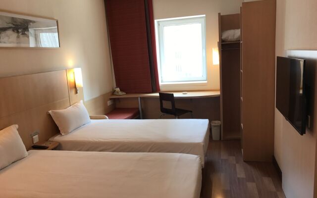 Ibis Dalian Zhongshan Square Hotel