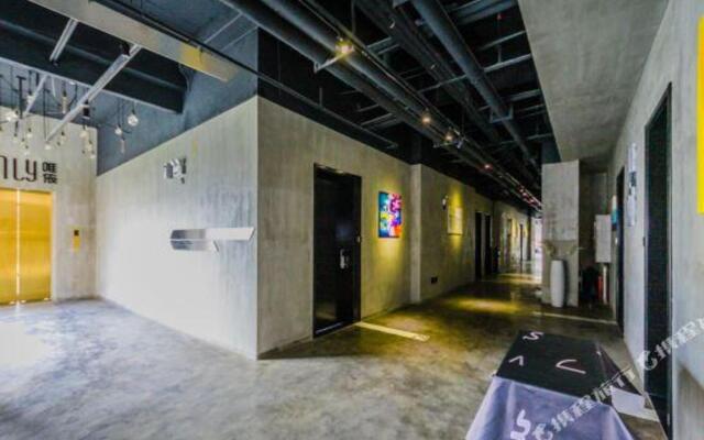 唯依主题酒店(宁德一中城市店)