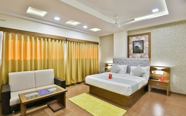 OYO 11068 Hotel Royal Palace