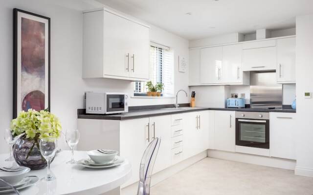 Elliot Oliver - Executive 2 Bedroom Garden Apartment
