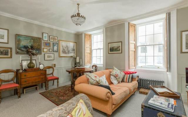 Heart Of Rose Street Quirky Antique Apartment