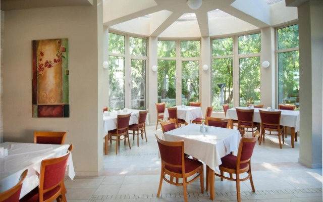 Jeravi Hotel