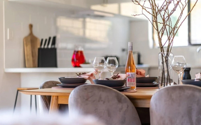 Harmony at Henley Beach-Wifi - Nespresso - Netflix