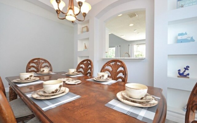 Hideaway Dream 6 Bedroom Home by RedAwning