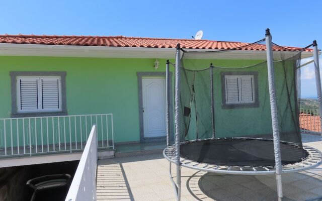 Lovely 3-bed House in Queimada Ideal for Families