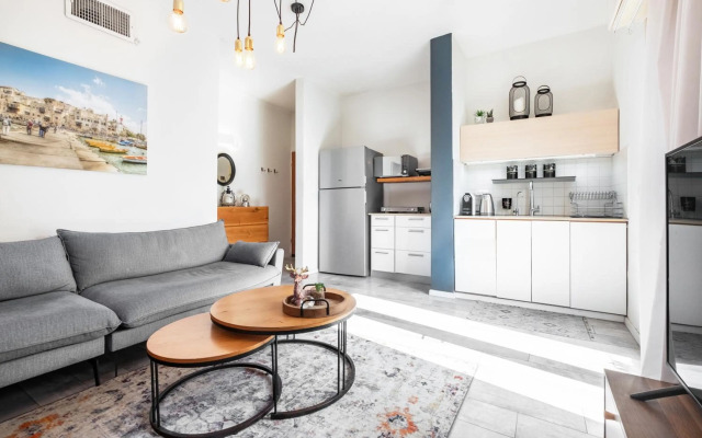 Premium 1BD apartment near the beach W/Balcony