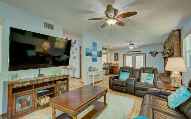 Spacious 4 3 Retreat- Heated Pool-playroom