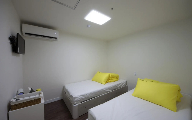 24 Guesthouse Myeongdong Town