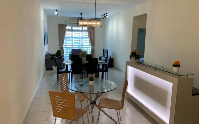 Tebrau City Residence,Warm Suite by HomestayJB
