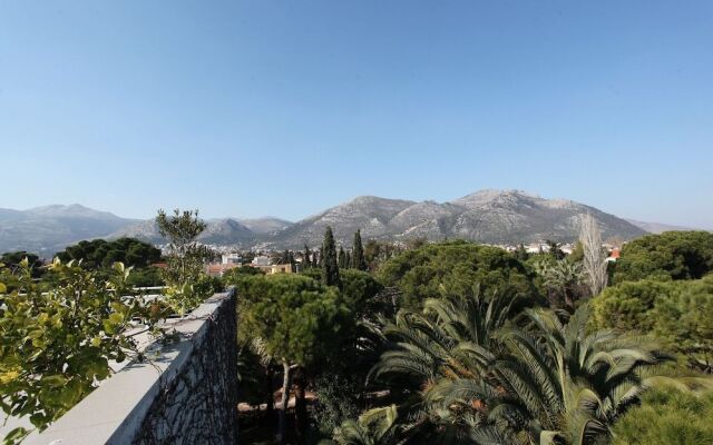 Ballos Apartments