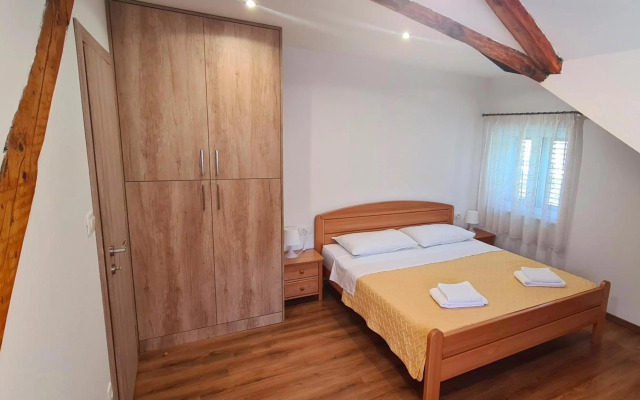 Attic Split apartment near city centre