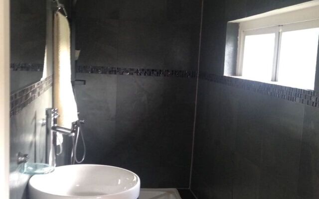 Punta Piedras Lodge & Marina