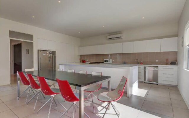 Surfs Up - Fresh and modern East Beach home