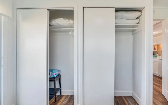 Pet-friendly Galveston Home: Walk to Beaches!