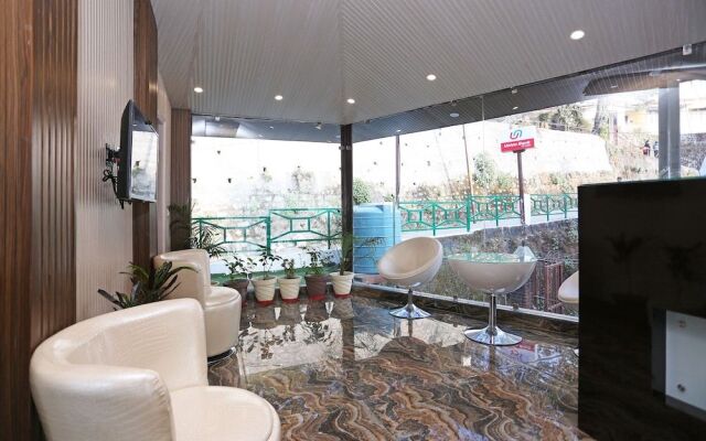 OYO 10076 Hotel Skylark