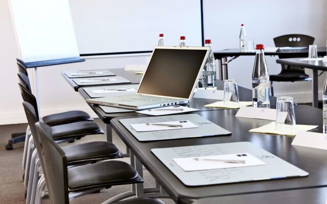 Hotel Campanile Le Bourget