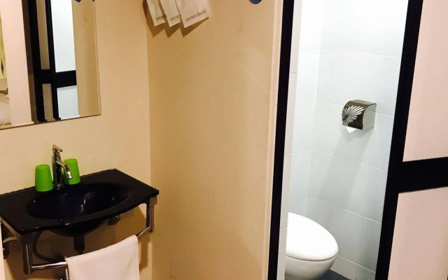 OYO 383 V3 Hotel Nusajaya