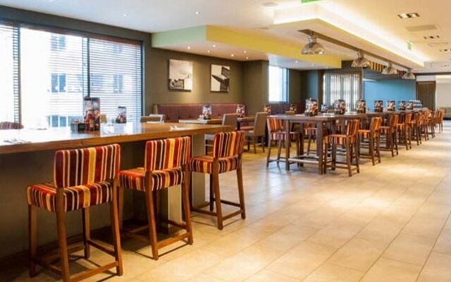 Premier Inn Woking Town Centre