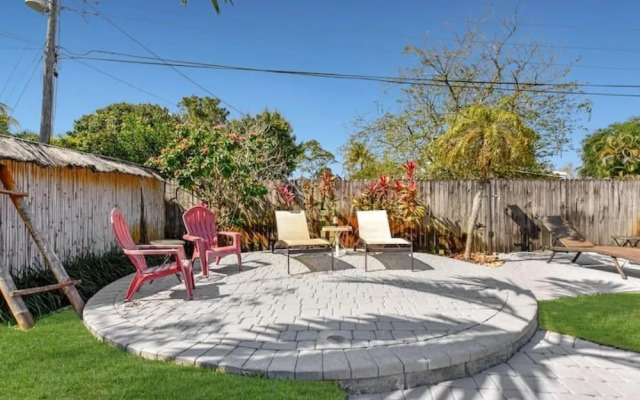 Beautiful pool property with woffice