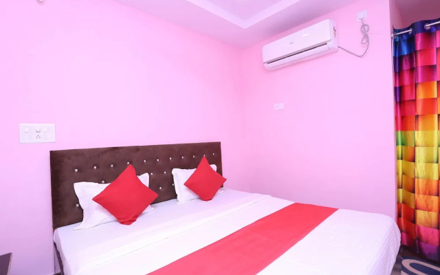 OYO 36667 Hotel Manoj