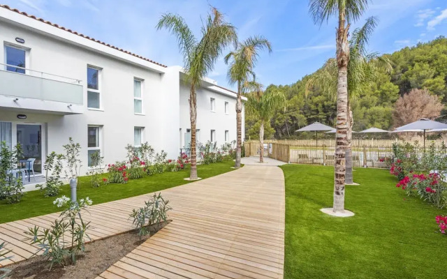 Nice Apartment With Shared Pool