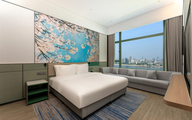 Holiday Inn Riverside Wuhan by IHG