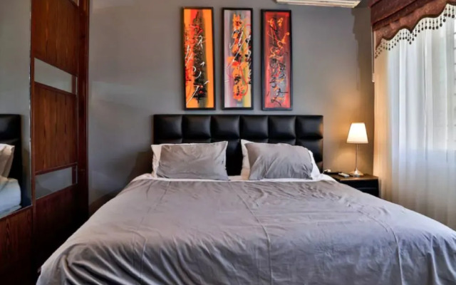 Cozy & Gated Compound