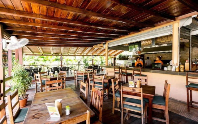 Tropicana Suites Deluxe Beach Club & Pool