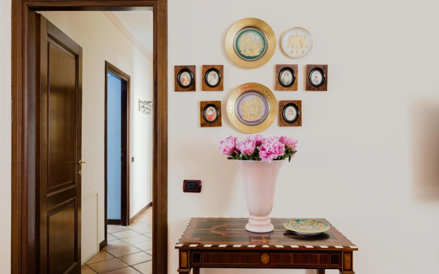 Classic apartment near the Colosseum