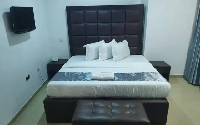 4th Apartment and Suites