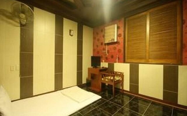 Cheonji Spa Motel