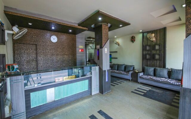 OYO 15887 Hotel Kanak