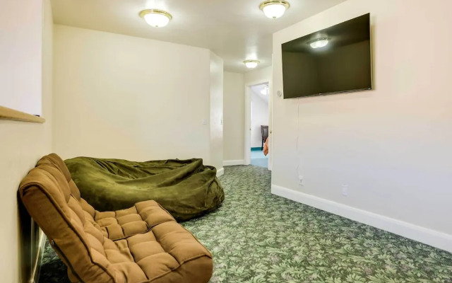 Spacious Hildale House w/ Large Deck!