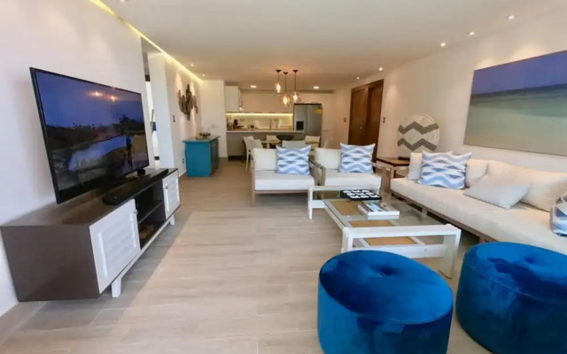 Wonderful 2-br Beach Front Apartment at Emotions