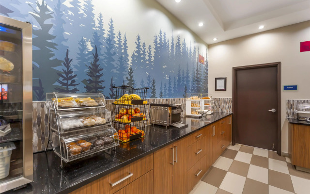 Best Western Plus Hinton Inn & Suites