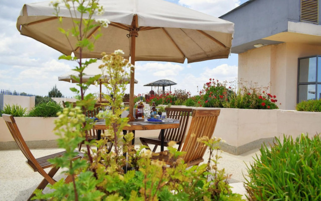 Peaks Hotel Limited