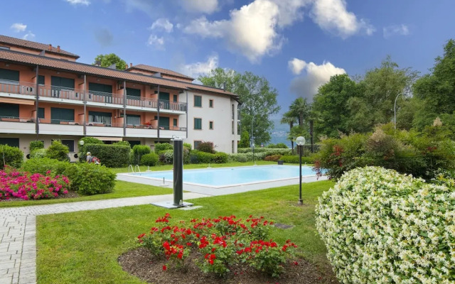 Casa Fiorita Pool and Lake