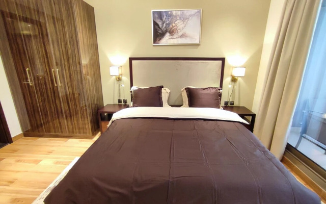 SuperHost - Downtown Apartment With Charming Park Views