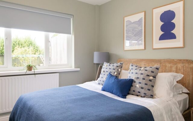 Bosham 3 BR Beach House With Garden Playhouse