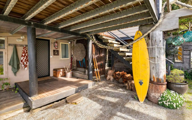 Y Vue - Beachside Apartment with Ocean Views